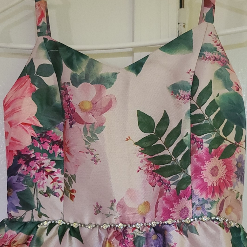Dress - Picture 2 of 7